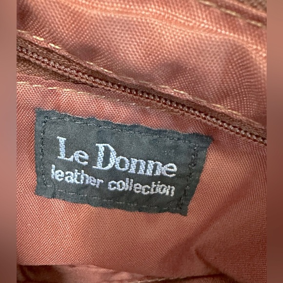 Le Donn | Leather Wristlet Clutch - Picture 3 of 3